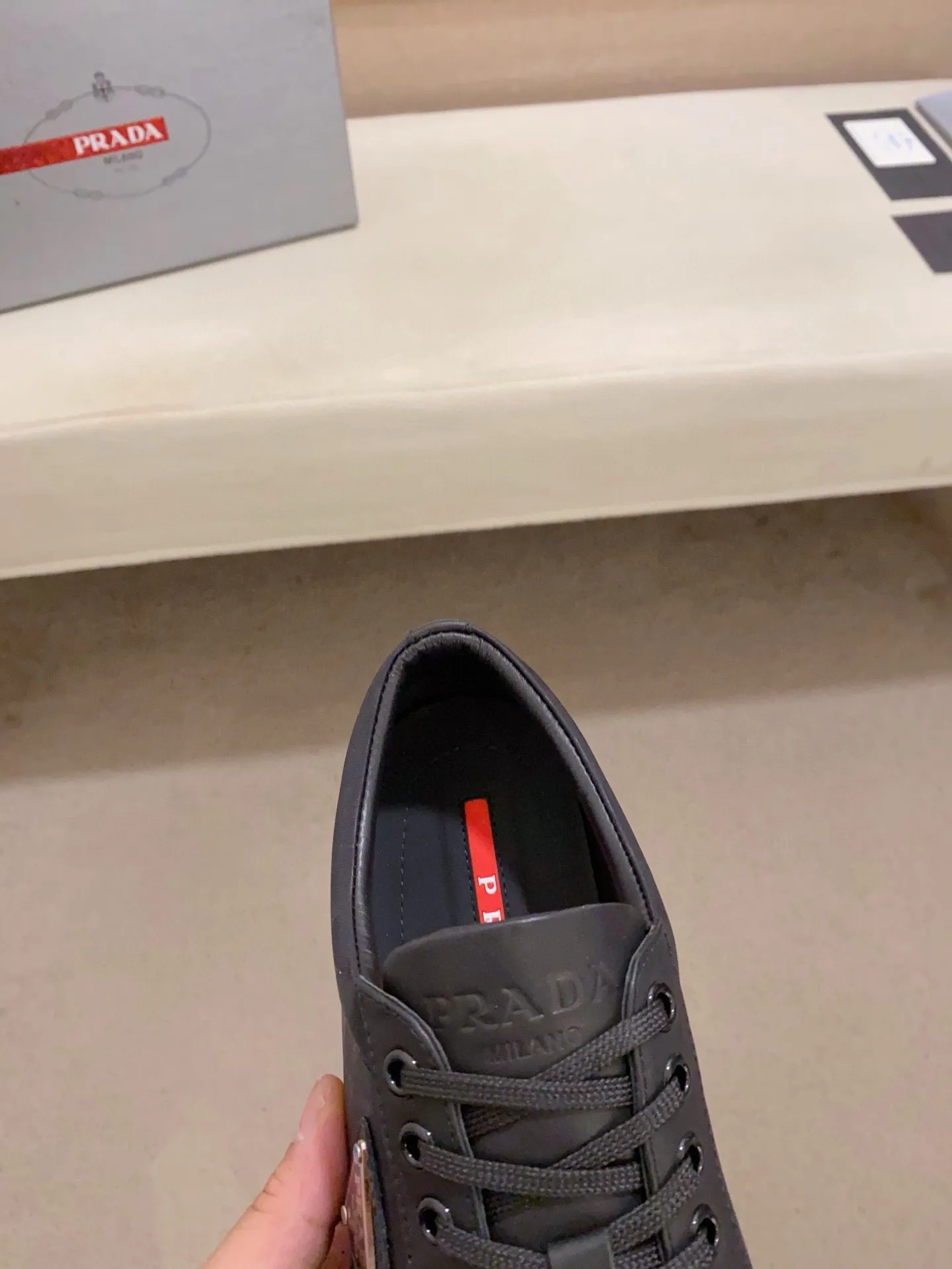 Men's shoes 💰 580💰 ✔️✔️✔️High-quality new PRADA counters are launched at the same time. The new men's shoes and 😘fabrics are selected from first-layer cowhide and are made by pure handicrafts. Lining: Full cowhide lining. 👍🏿 High-end ☄️ air-cushion molded anti-slip rubber outsole, exquisite lines, simple and elegant, comfortable and high-end for leisure travel. Code number: 38 to 44 (45 can be customized)